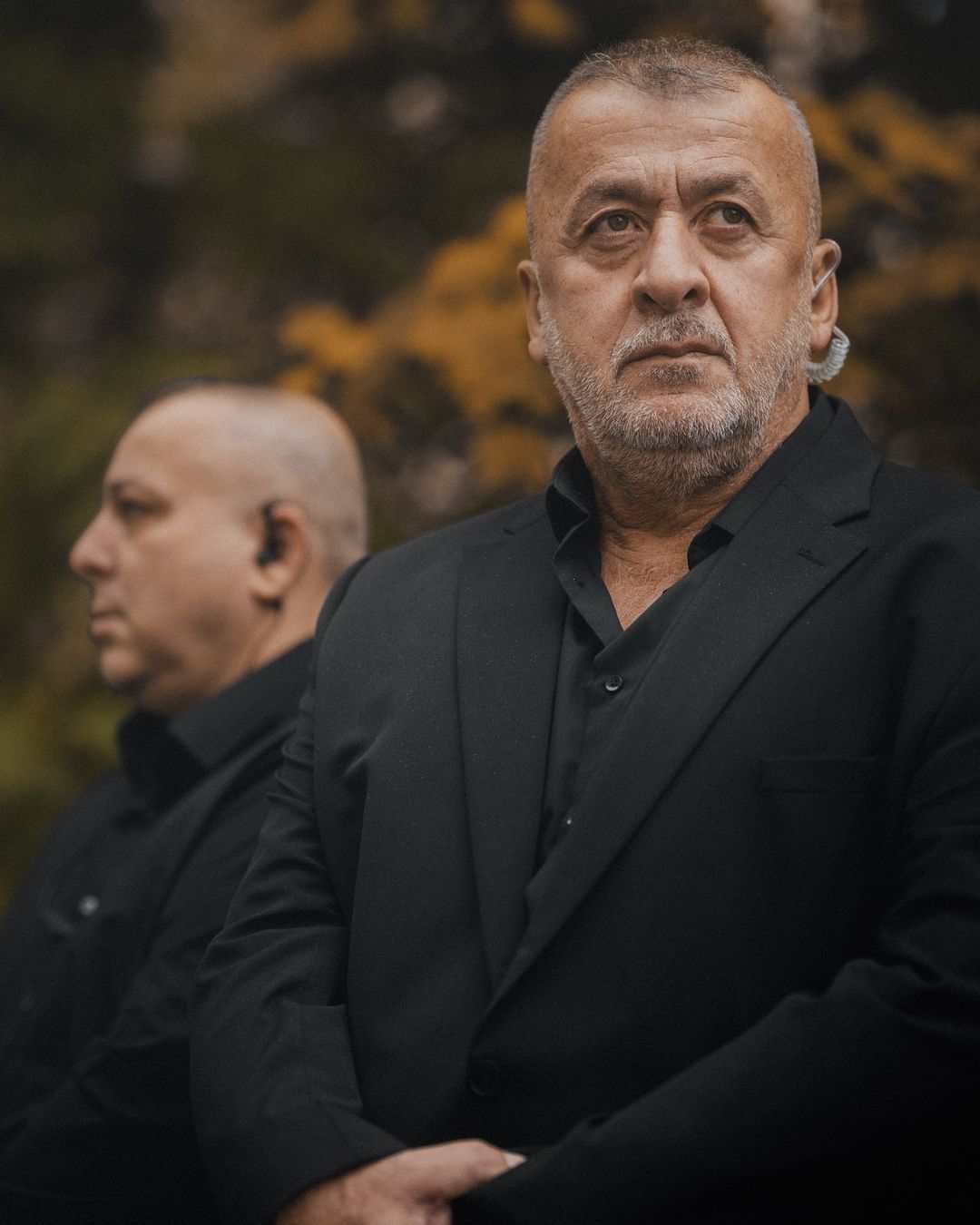 Zwei Sicherheitskräfte von Fels